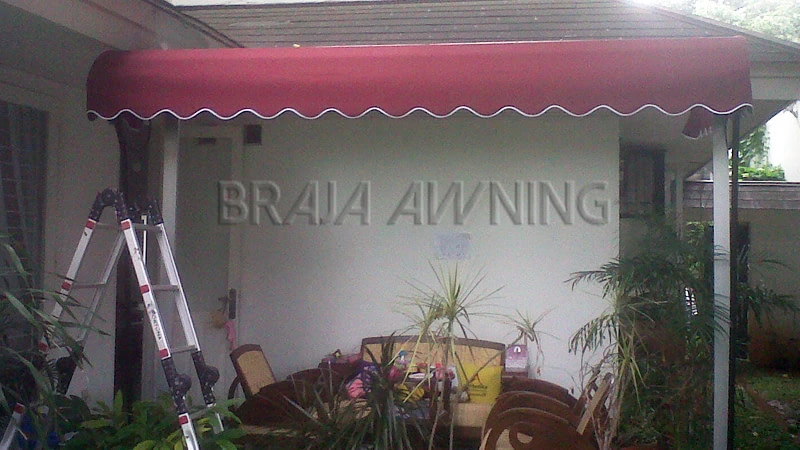 canopy kain warna merah teras rumah